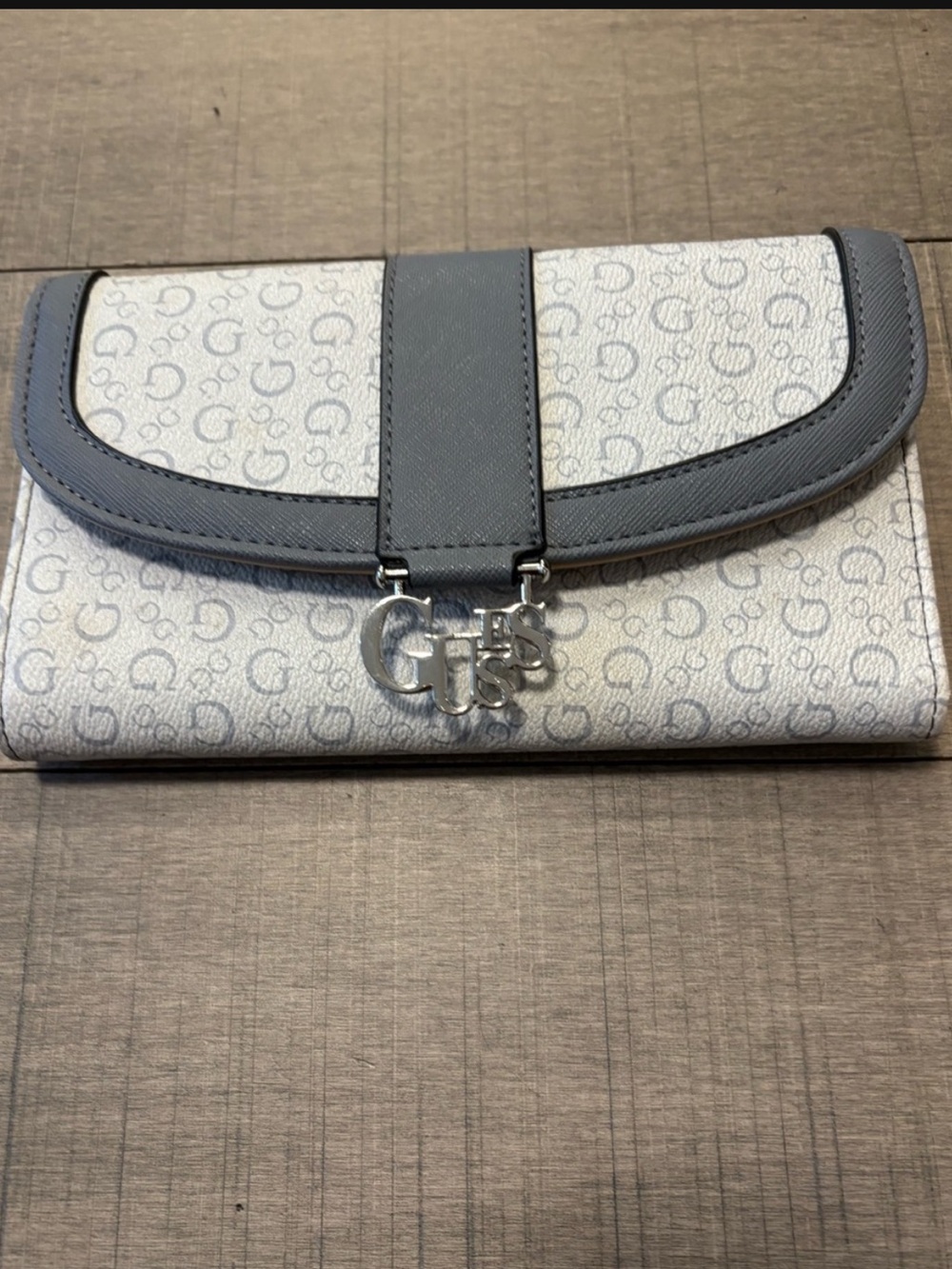 🔮Guess🔮Tri Fold Over Wallet with Silver Logo Charm- *Never Used*